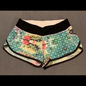 RARE Sz 4 Lululemon Speed Shorts, Paradise Grid